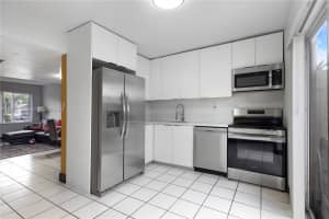 8262 NW 5th Ln APT 392, Miami, FL 33126, - MLS#A11935786