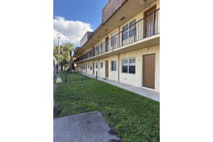 402 Lakeside Dr #108, Margate, FL 33063, - MLS#A11935921