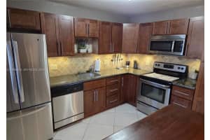 423 Lakeview Dr APT 101, Weston, FL 33326, - MLS#A11936025