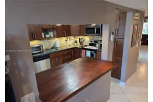 423 Lakeview Dr APT 101, Weston, FL 33326, - MLS#A11936025