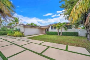 851 Bluebird Ave Miami Springs, FL 33166 - MLS#A11936026