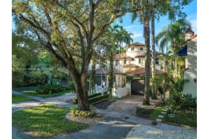 627 Alcazar Ave Coral Gables, FL 33134 - MLS#A11936299