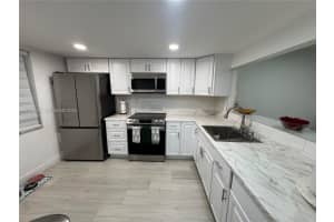 900 Colony Point Cir 218 Pembroke Pines, FL 33026 - MLS#A11936387