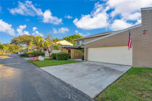 5124 S University Dr Davie, FL 33328 - MLS#A11936498