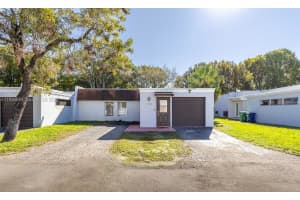 7349 Pine Valley Dr, Hialeah