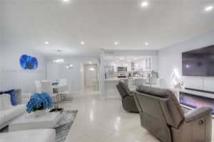 1925 W 72nd St Hialeah, FL 33014 - MLS#A11936961