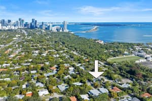 218 S Shore Dr Miami, FL 33141 - MLS#A11937226