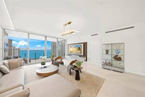 300 Biscayne Blvd Way 2703, Miami