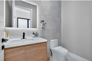 609 Ne 8th Ave A Fort Lauderdale, FL 33304 - MLS#A11937405