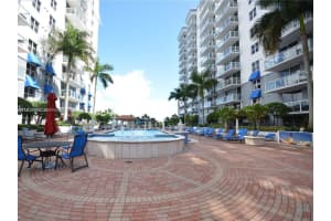 5091 NW 7th St ph-10, Miami, FL 33126, - MLS#A11937486