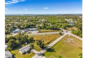 5585 Avenue D Fort Myers, FL 33922 - MLS#A11937493