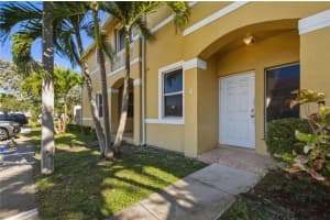 810 NE 212th Terrace APT 5, Miami, FL 33179, - MLS#A11937504