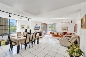 10854 N Kendall Dr #221, Miami, FL 33176, - MLS#A11937545