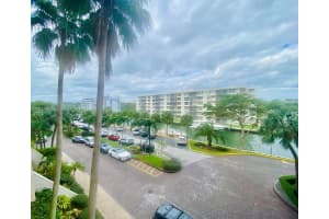 1800 Ne 114th St 411, Miami