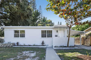 870 Ne 144th St, North Miami