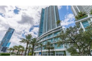 92 Sw 3rd St 1802, Miami