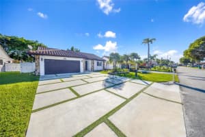 6240 Gauntlet Hall Ln, Davie