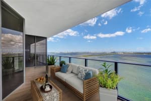 700 Ne 24 2906, Miami