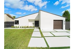 212 Sw 7th St, Hallandale Beach