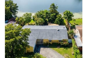 6204 Nw 194th St, Hialeah