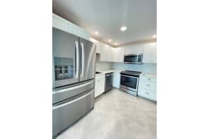 120 Lakeview Dr 303 Weston, FL 33326 Sold 02/01/26