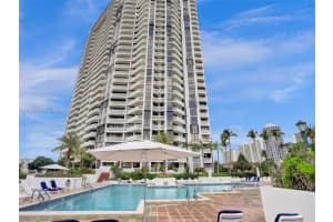 1000 W Island Blvd 807 Aventura, FL 33160 - MLS#A11938065