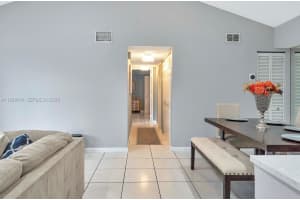 3001 N Oakland Forest Dr APT 301, Oakland Park, FL 33309, - MLS#A11938074