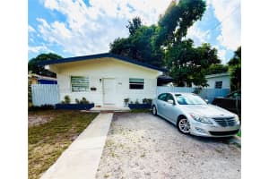 546 E 39th St, Hialeah