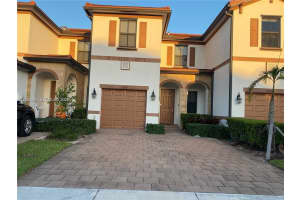 10323 W 34th Ln 10323, Hialeah