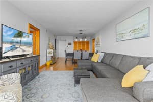 3675 N Country Club Dr 2404, Aventura