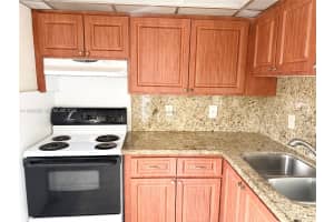 300 Ne 14th Ave 404 Hallandale Beach, FL 33009 - MLS#A11938285