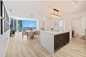 851 Ne 1st Ave 2809, Miami