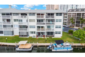 455 Paradise Isle Blvd 402 Hallandale Beach, FL 33009 - MLS#A11938519