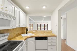 455 Paradise Isle Blvd 402 Hallandale Beach, FL 33009 - MLS#A11938519