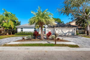 15221 N Laurel Ln N Pembroke Pines, FL 33027 - MLS#A11938573