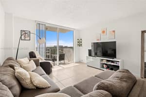 2350 NE 135th St APT 1006, North Miami, FL 33181, - MLS#A11938583