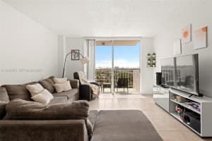 2350 NE 135th St APT 1006, North Miami, FL 33181, - MLS#A11938583
