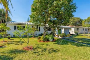 1522 Ne 148th St, Miami