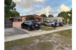 17 E 50th Pl Hialeah, FL 33013 - MLS#A11938770