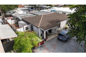825 E 9th Ln Hialeah, FL 33010 - MLS#A11938878