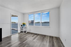 1140 Ne 191st St 24, Miami