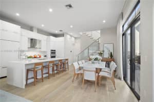 8144 Nw 43rd St, Doral