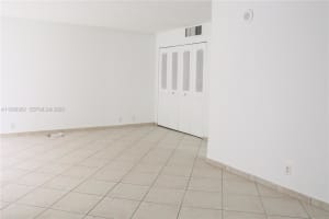 16919 N Bay Rd APT 118, Sunny Isles Beach, FL 33160, - MLS#A11938952