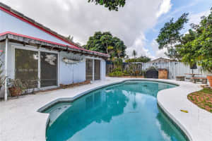 631 Ne 56th Ct, Oakland Park