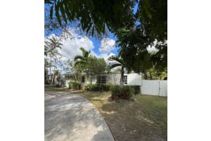 6765 Sw 51st St, Miami