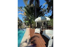 1811 N 40th Ave Hollywood, FL 33021 - Off Market