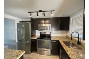 1630 Embassy Dr 101, West Palm Beach