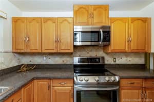 270 Layne Blvd 102 Hallandale Beach, FL 33009 - MLS#A11939364