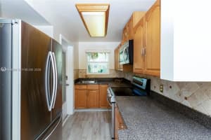 270 Layne Blvd 102 Hallandale Beach, FL 33009 - MLS#A11939364