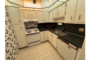 1100 St Charles Pl APT 203, Pembroke Pines, FL 33026, - MLS#A11939386